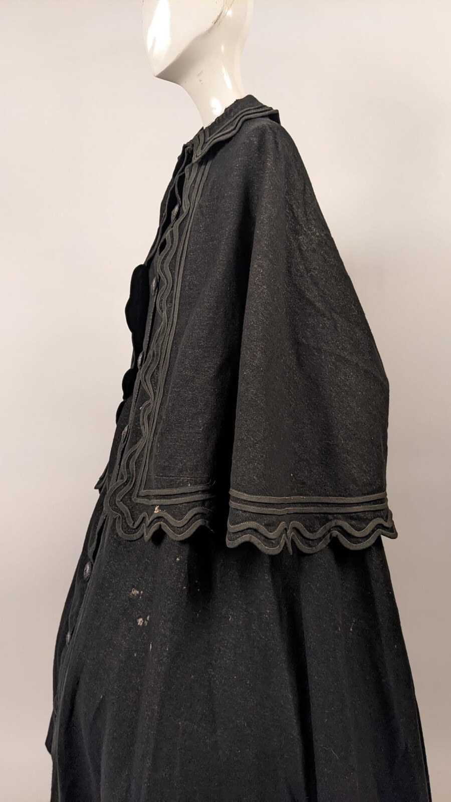 MID 19TH C BLACK & GRAY FLECKED WOOL 2 PC CLOAK W GUTTA PERCHA BUTTONS