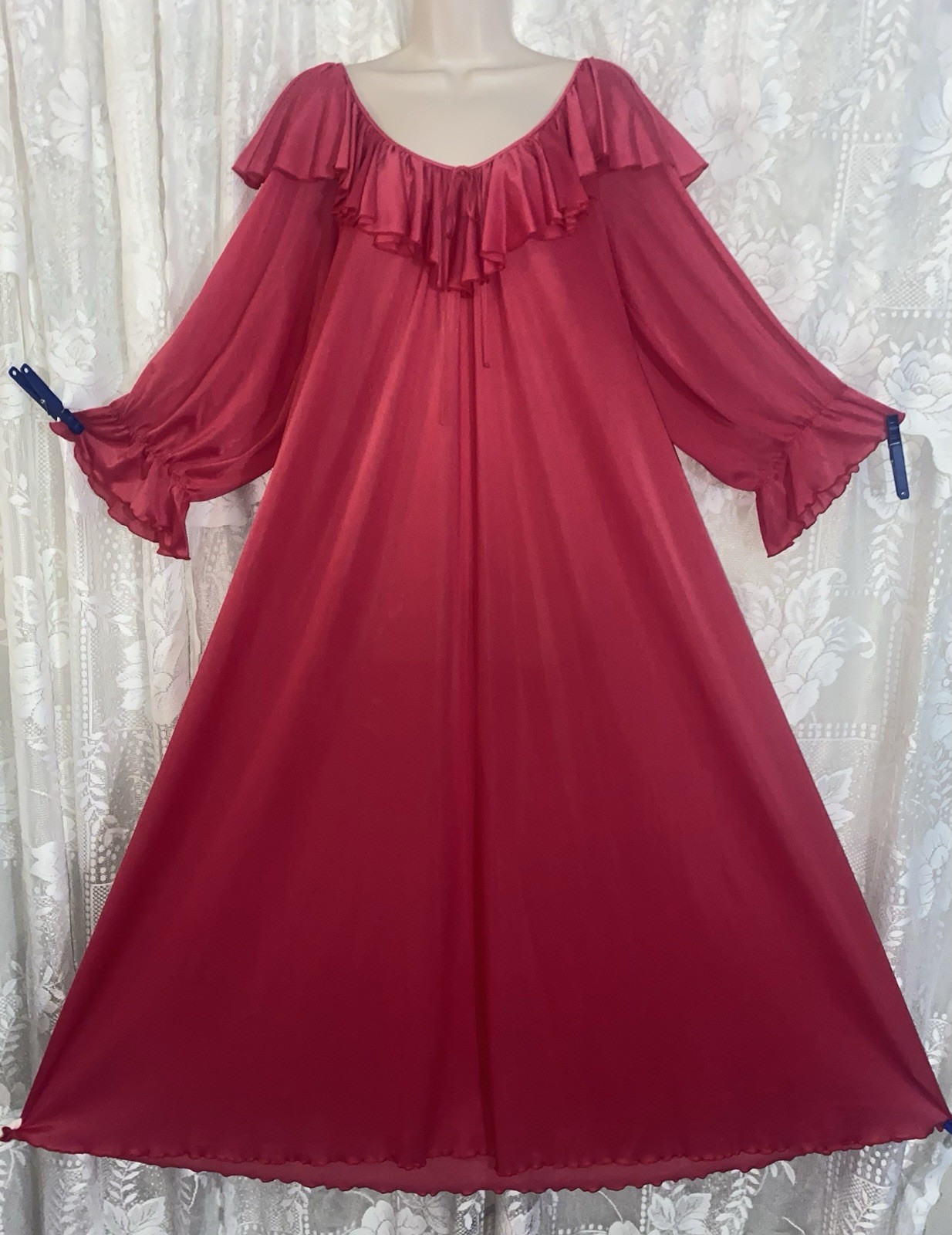 VTG M L Miss Elaine CRIMSON Red BUTTER SOFT NYLON Nightgown Gown w POET RUFFLES