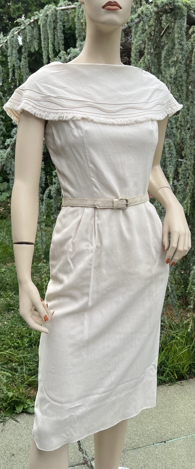 VINTAGE 1950’s NANCY SUE TAN LINEN SHEATH DRESS W/ FRINGED SHAWL COLLAR