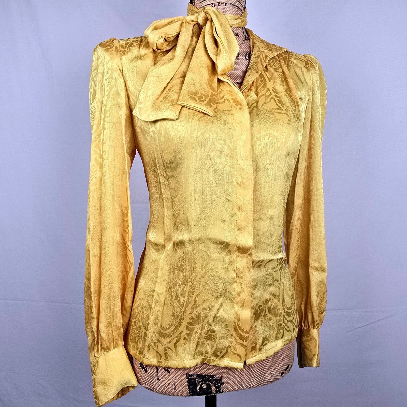 La Chine Classic Galinda Wang Vtg. Mustard Yellow Paisley Jacquard Bow Blouse 4