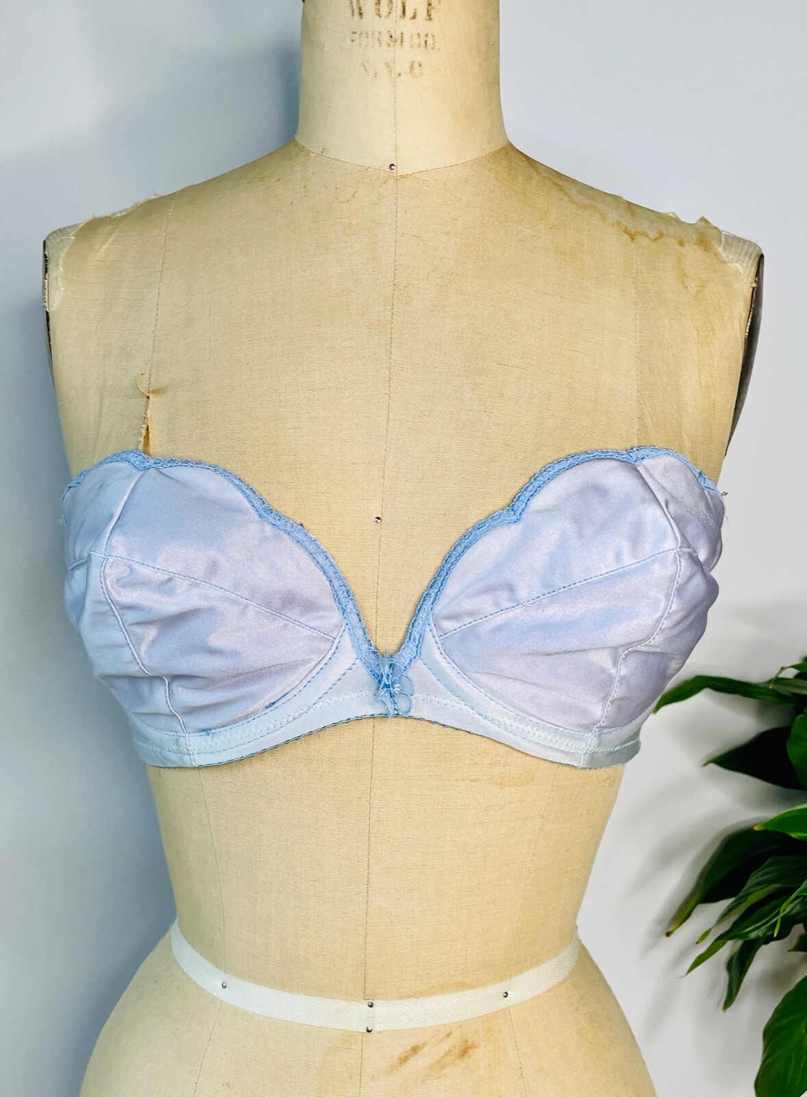 VTG 80’S CHARMFIT STRAPLESS BABY BLUE SCALLOPED EDGE PIN-UP BRA*36 B