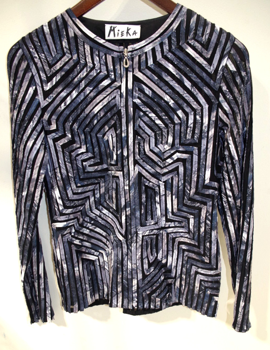 C21 vintage Mieka Art to Wear Gray Ribbon Applique’ on Black Mesh Jacket Zip Top