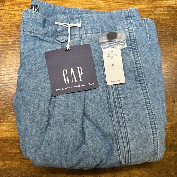GAP Archive Re-issue 90s Pleated Fit High Rise Tapered Khakis Blue Chambray 33R
