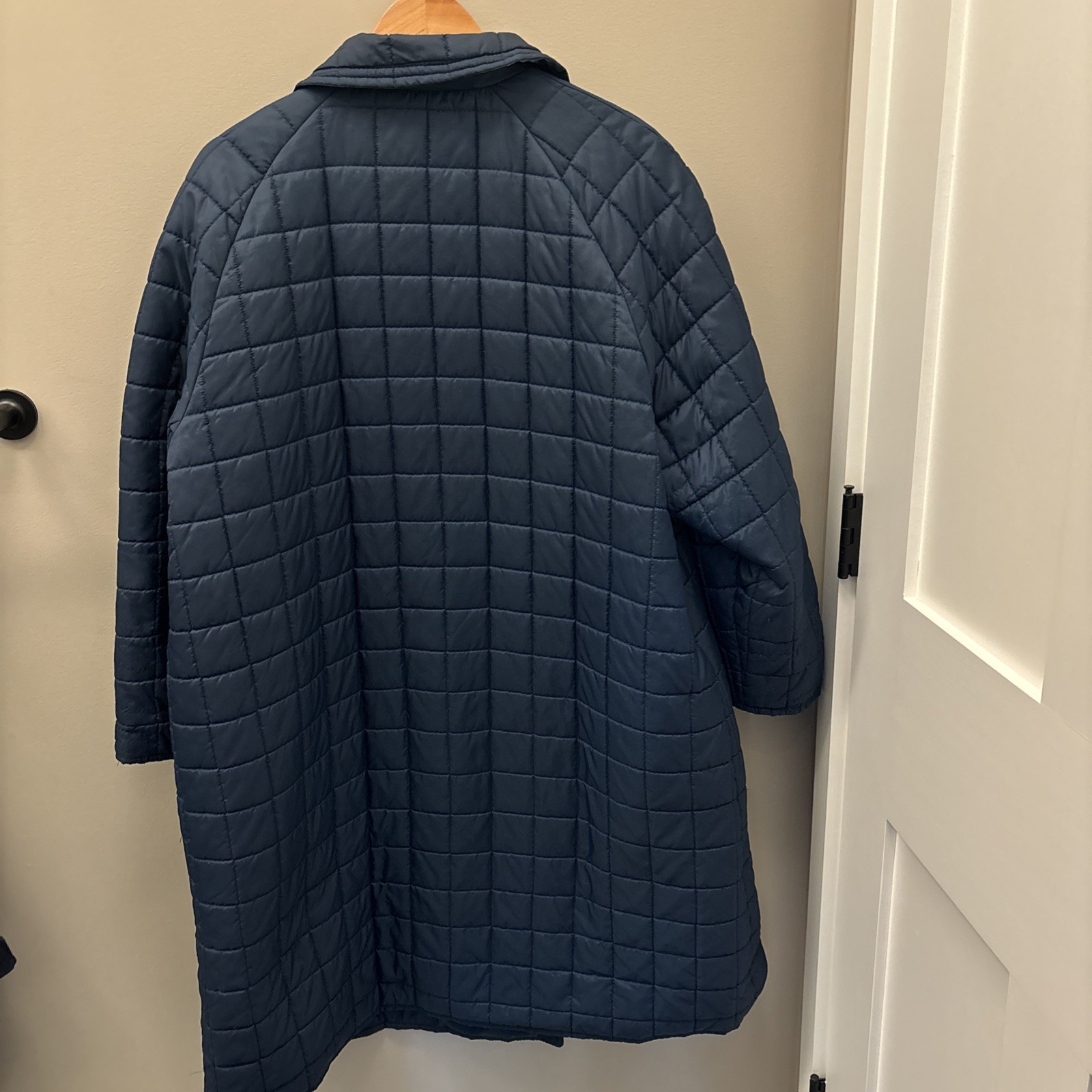 Vintage White Bear of St Paul Minnesota Quilted Button Puffer Coat L/XL