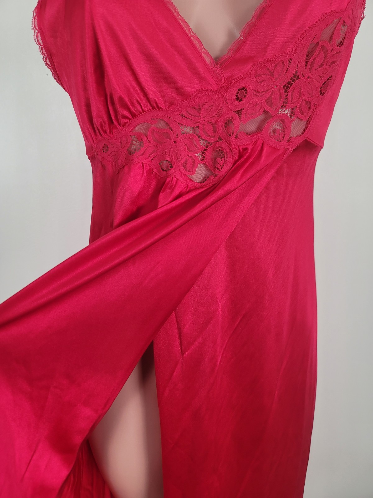 Vintage Vanity Fair Long Nightgown 70s Pink Peekaboo Lace Medium Flowy