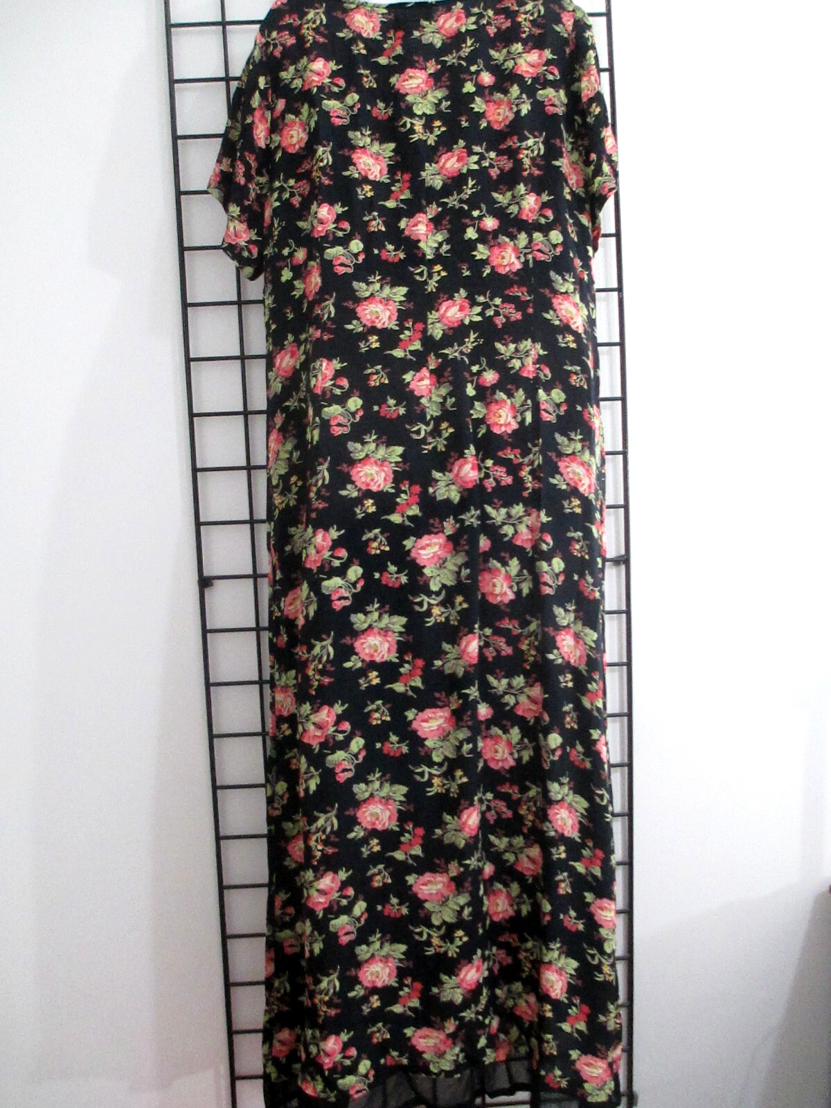 VINTAGE APRIL CORNELL 🌸 XL / 48″ BUST MAX==BLACK FLORAL / MAXI SHIFT DRESS