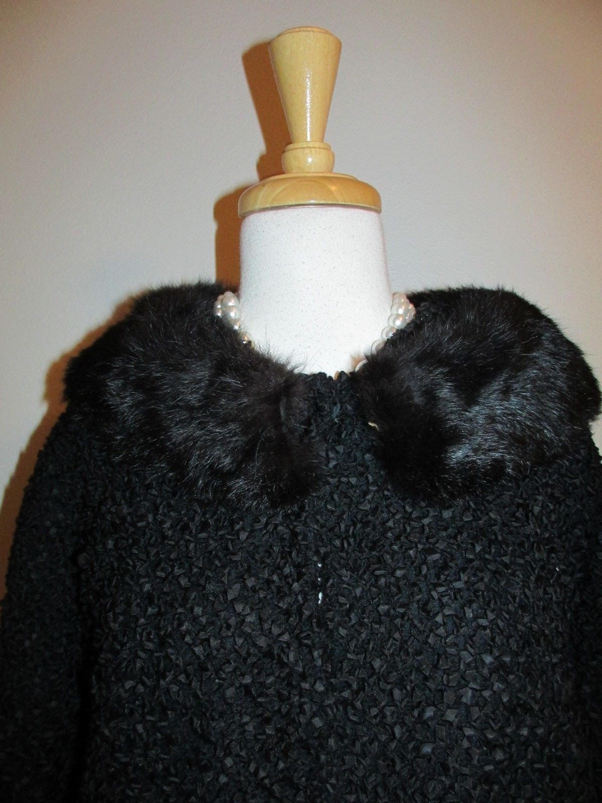Vintage Size L Black Textured Fabric Fur Collar Jacket Three Quarter Sleeves