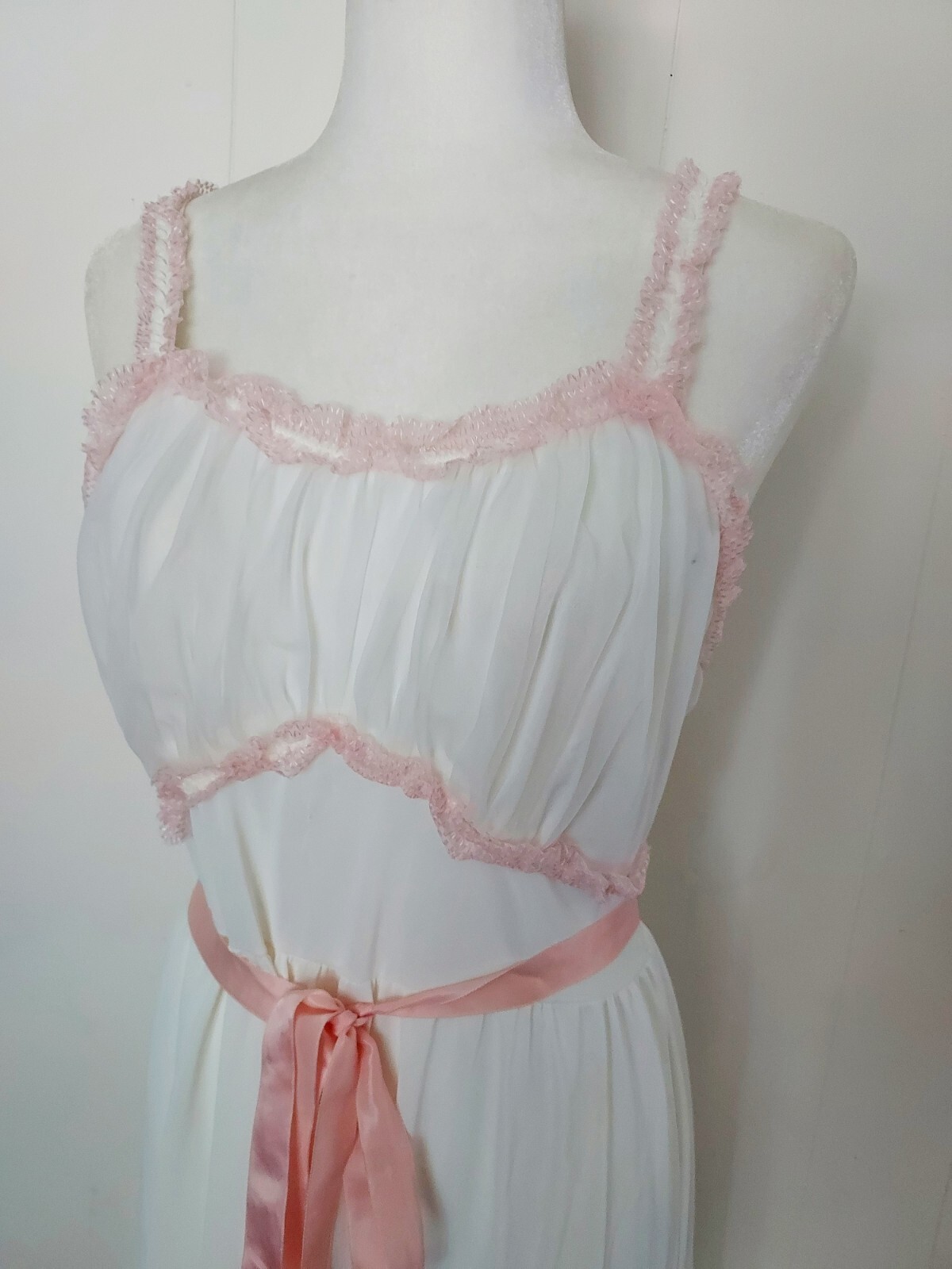Vintage Laros Women’s Nightgown Dress Shabby Chic White Pink Lace Tulle EUC