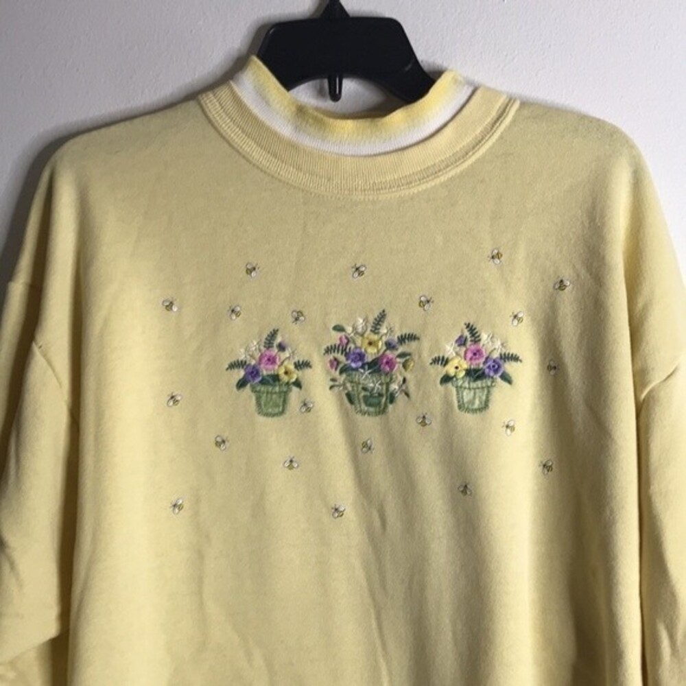 Vtg top stitch yellow sweater embroidere flowers size large made in USA cute 90s