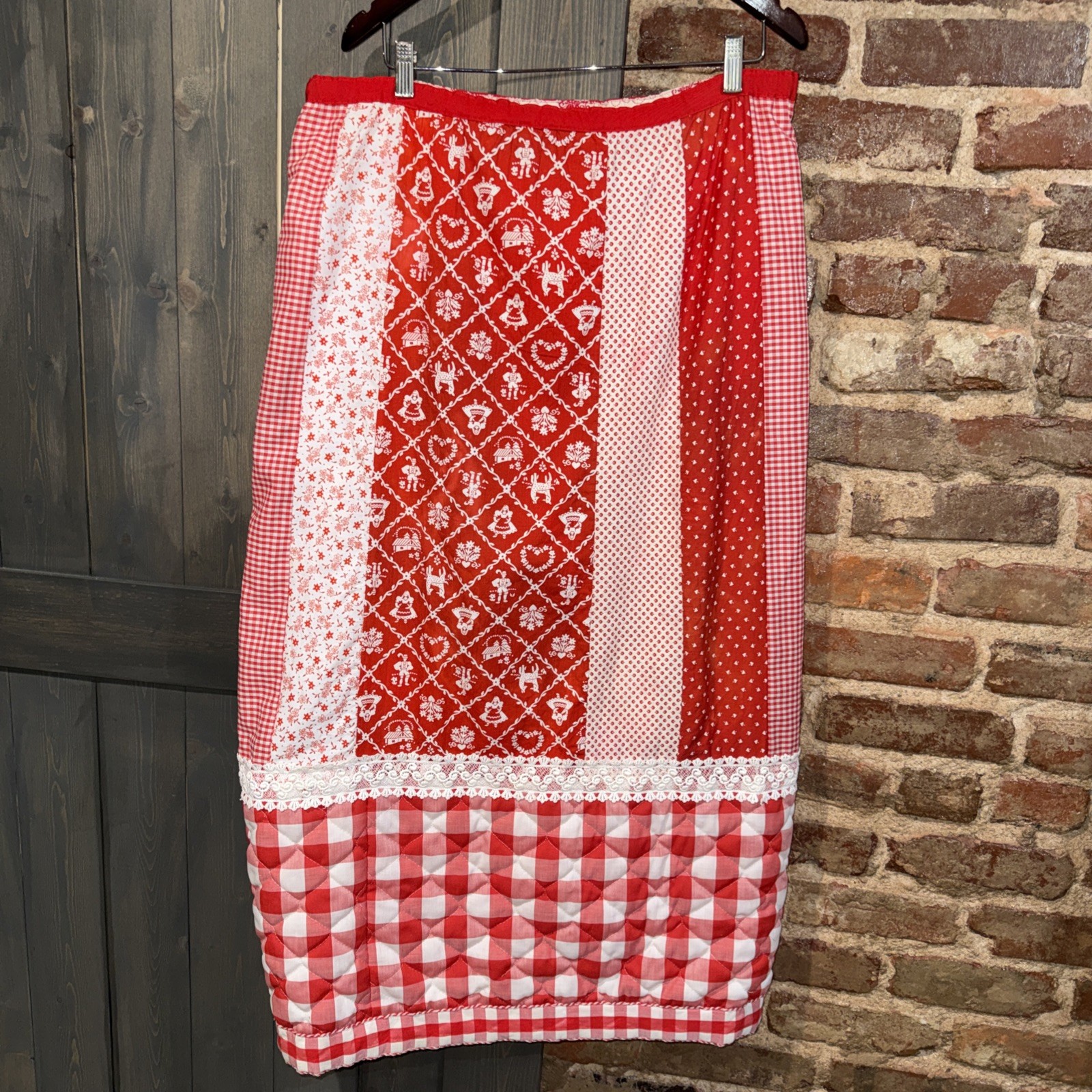 Darling Vintage Handmade Red White Folk Art Patchwork Quilted Skirt Maxi Sz XL