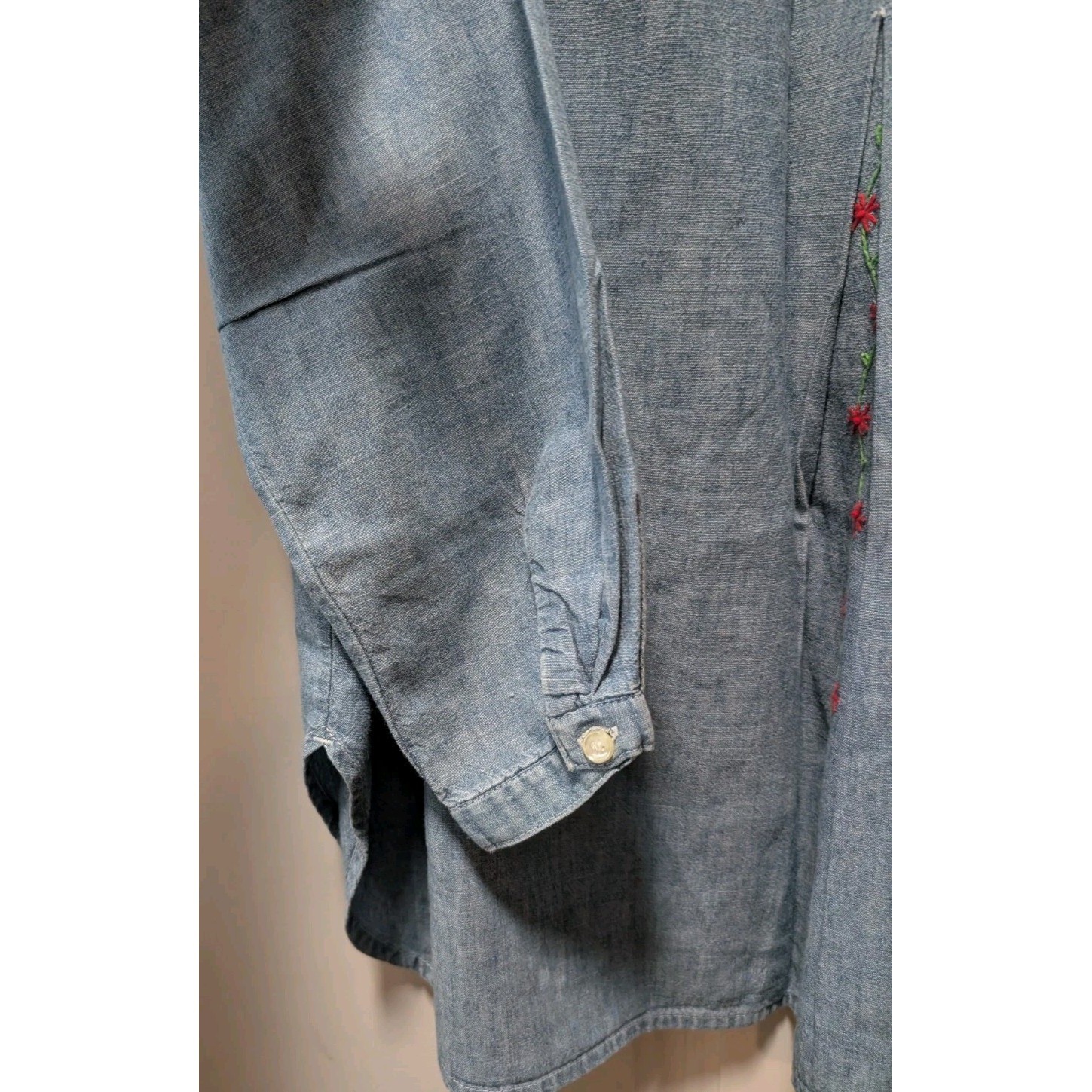 VTG 70s Levis M Chambray Blue Denim Tunic Top Embroidered Floral Insect Tropical
