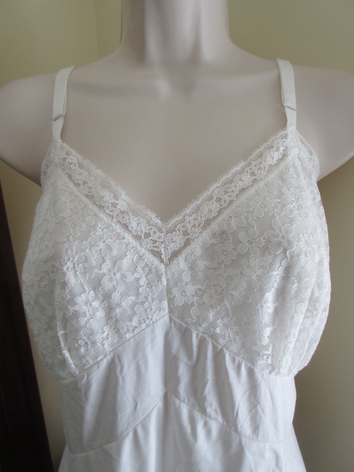PENNEY’S ADONNA WHITE satiny nylon modesty panel LACY full slip sz 42 USA