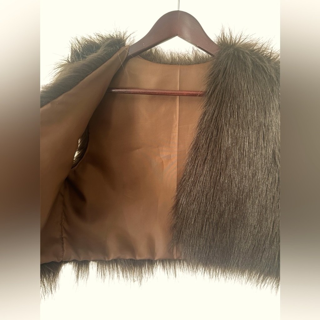 Vintage women’s faux fur vest size XS brown colour from Argentina, elegant look