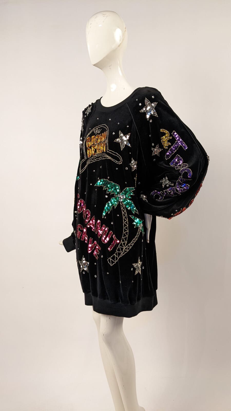 OUTRAGEOUS VINTAGE 1980’S BONNIE BOERER BEADED NOVELTY VELOUR SWEATSHIRT TOP