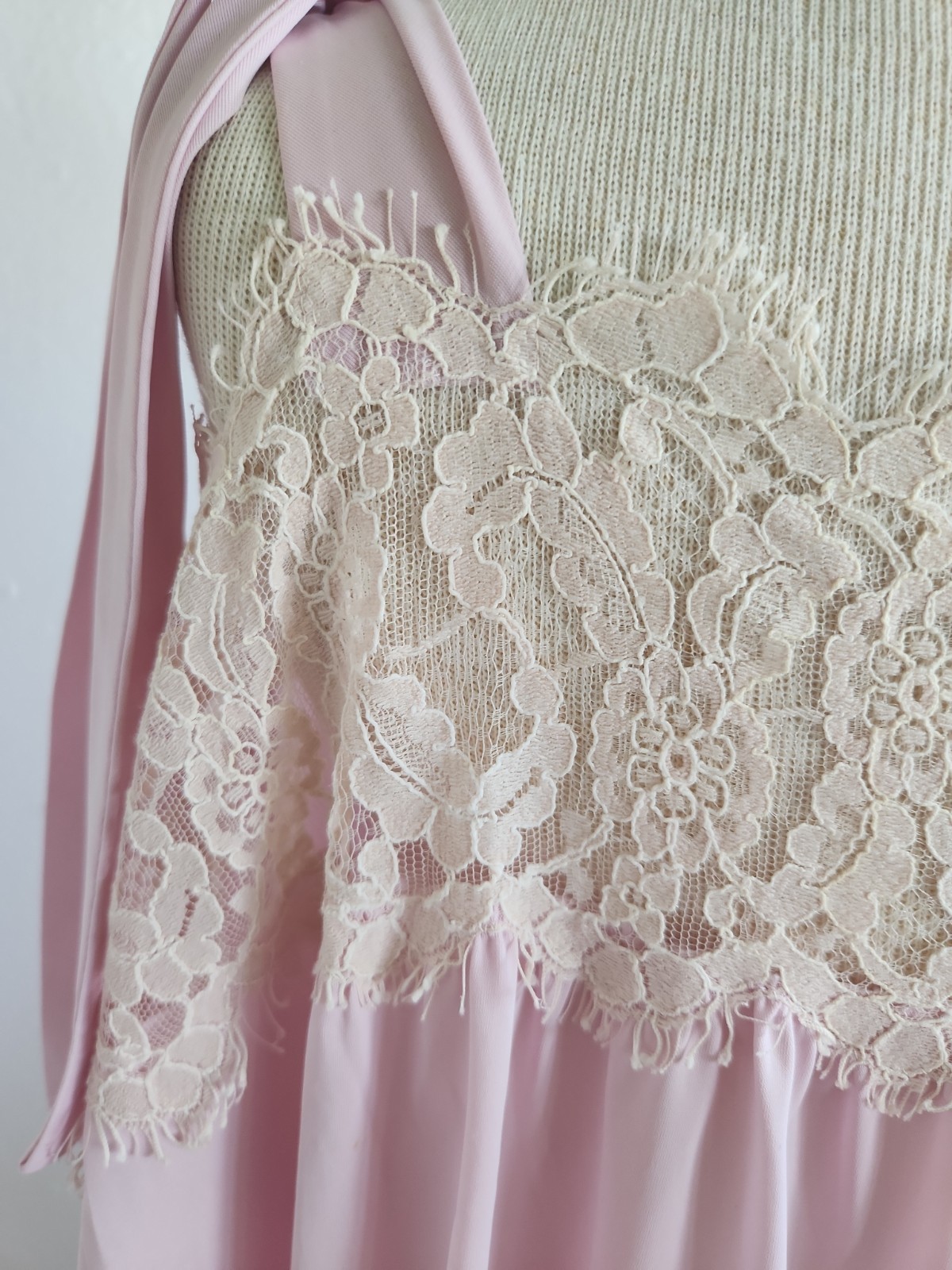 Vtg Lucie Ann Long Nightgown Pink Sz L-XL Lace Bodice Cap Sleeves Unique Style