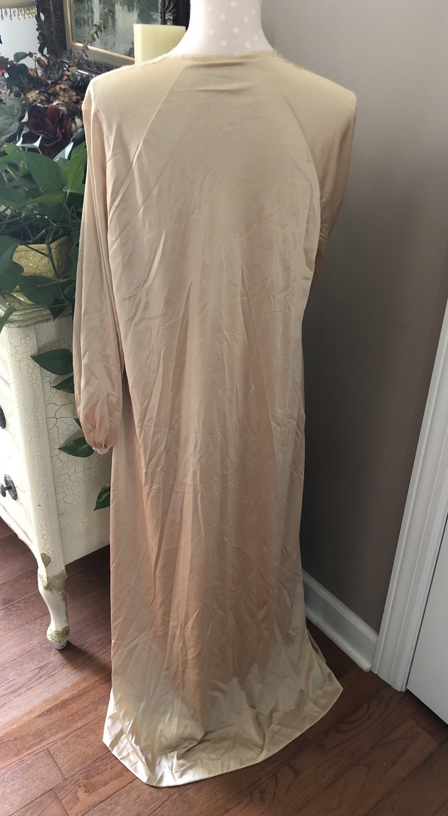 Vtg Robe Long Nylon Beige/Gold Lace Trim Long Sleeve Women’s Size Large
