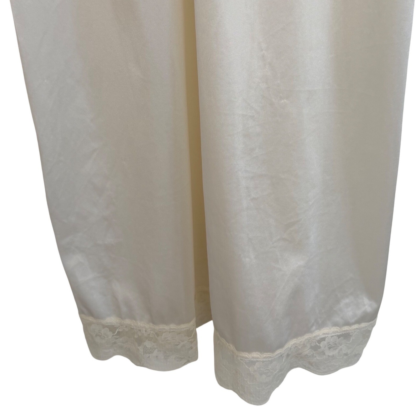 Vintage Wondermaid Ivory Lace Trim Full Slip Antron III Nylon Size 40B USA Made