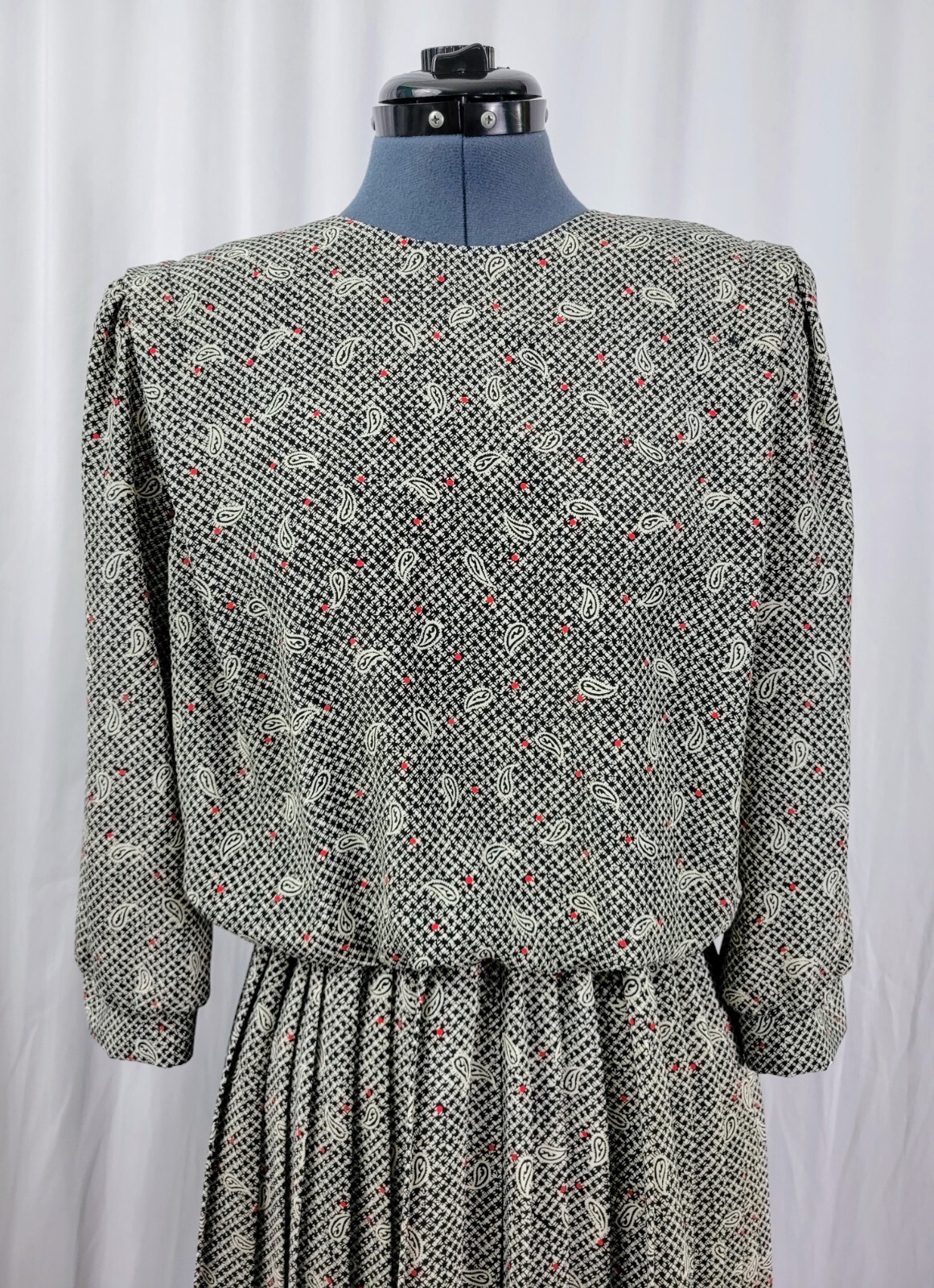Vtg VLP Petites Cream & Black Patterned Dress w Red Acc & Border Trim Size 12
