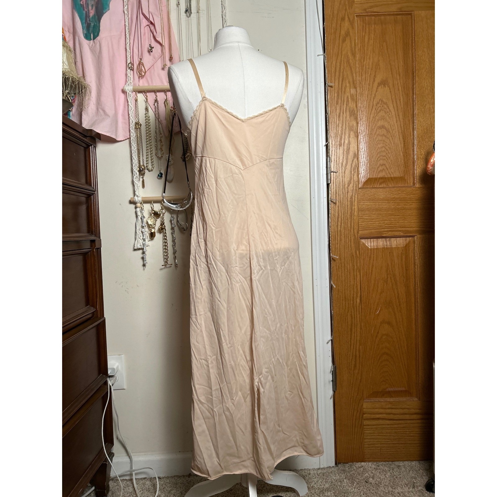 Vassarette Vintage Nude Beige Lace Trim Full Slip Dress Nylon Size 34