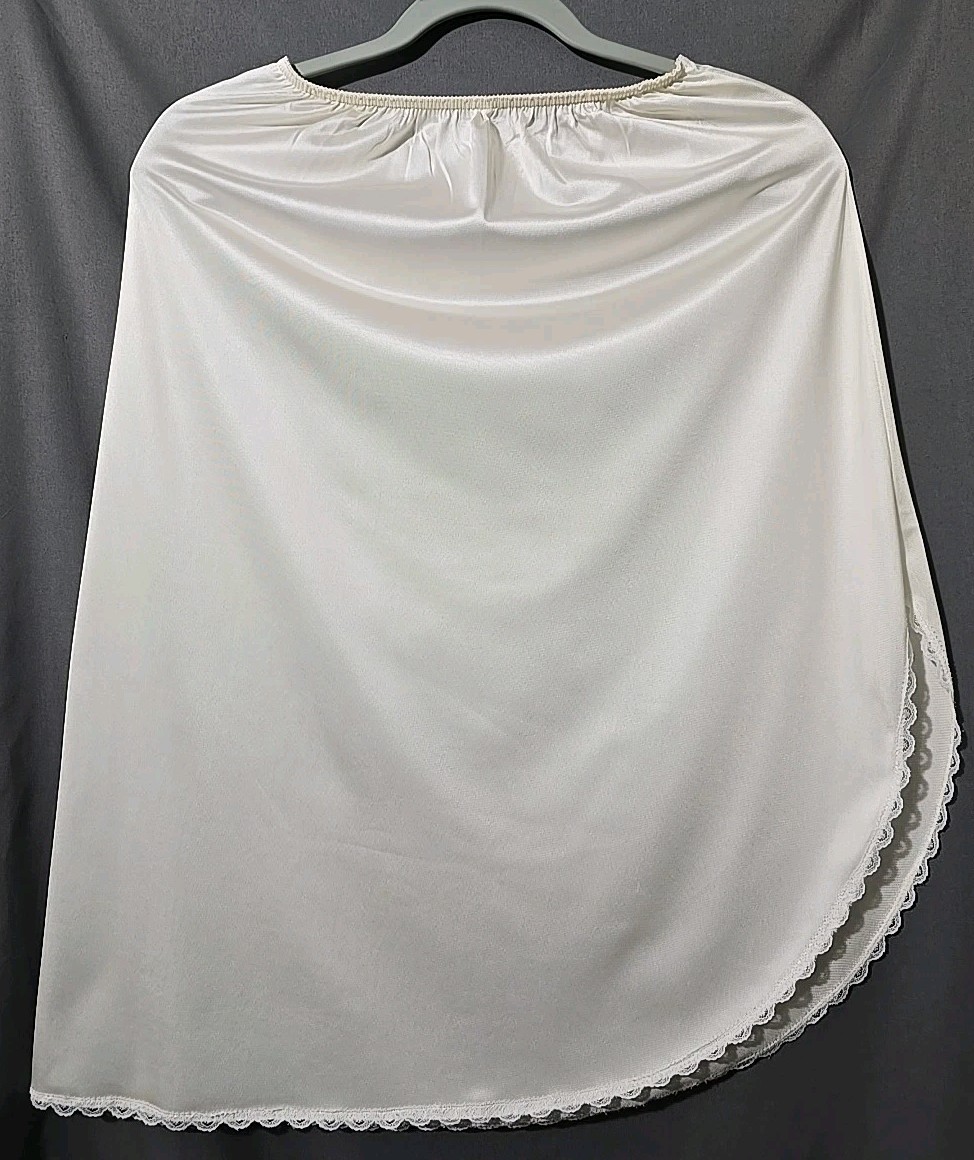 Nylon Half Slip Warner’s Perfect Measure Ivory Nylon Waist 25″-32″ Length 27″