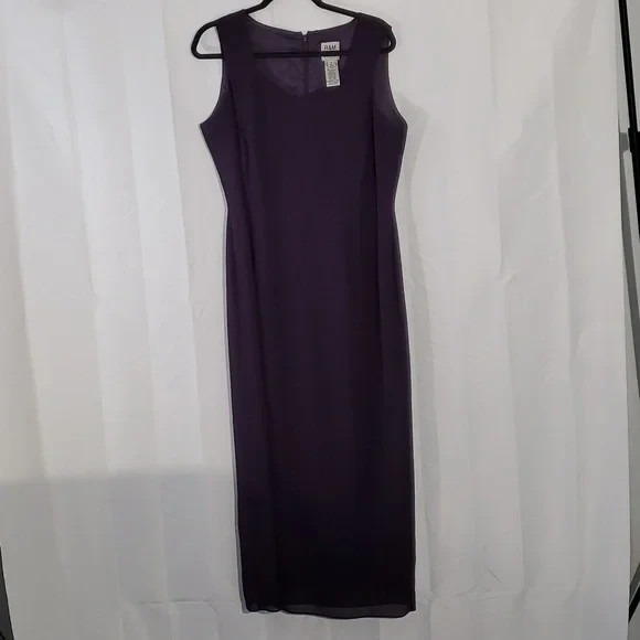 Vintage R&M Richards by Karen Kwong maxi dress. Plum Purple color size 16 Lined