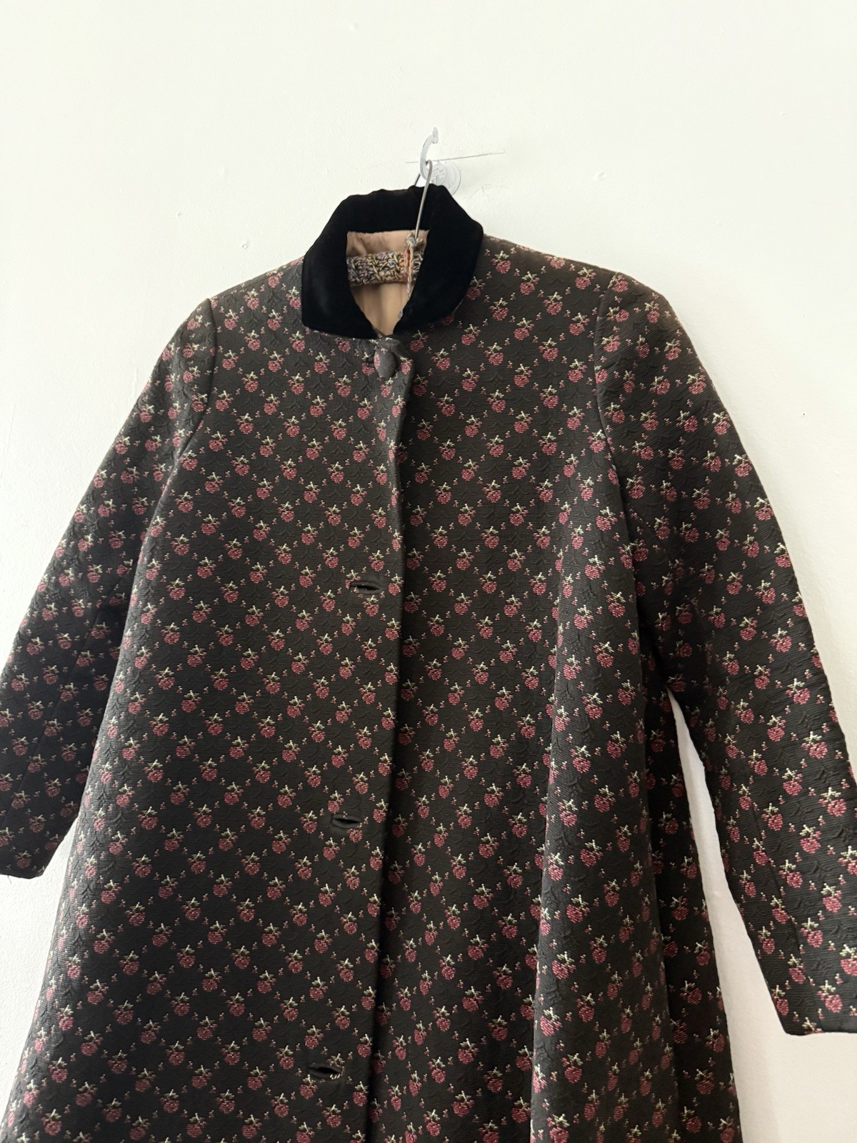 Mid-C Floral Jacquard/Matelassé/Quilted Full Length Tapestry Coat Velvet Collar