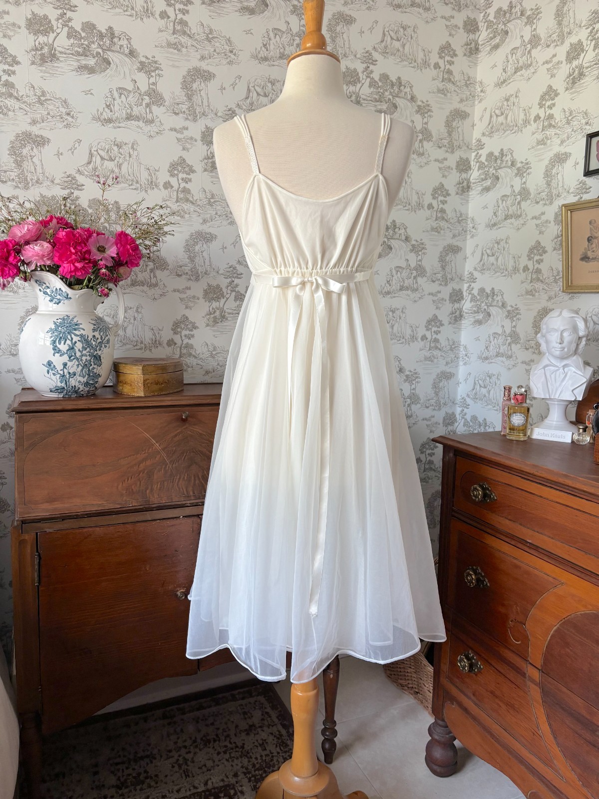 Vintage 60s Laros Short White Nightgown with Appliques: Bridal Wedding Lingerie