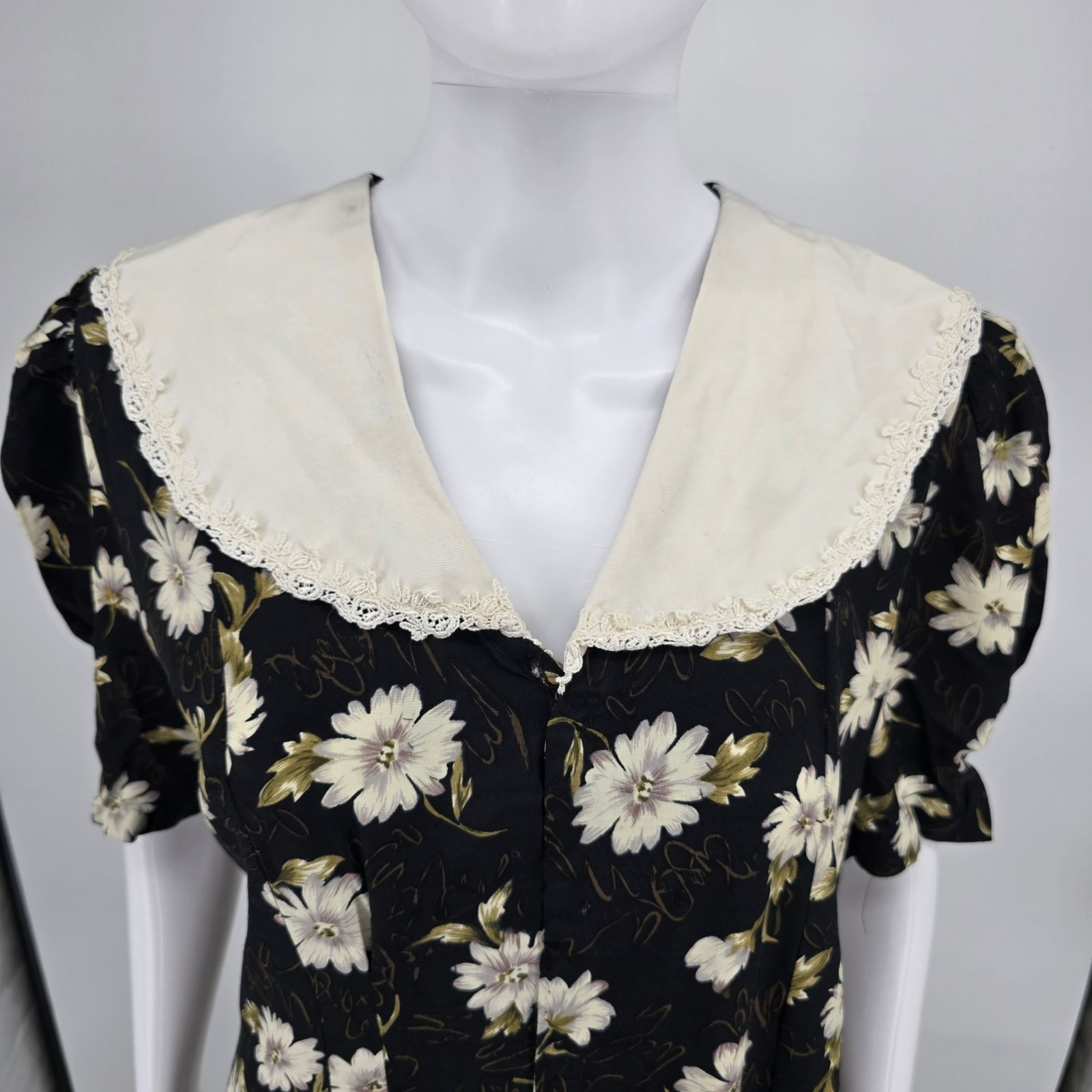 Vintage 1990s Caroline Wells Collection Pilgrim Collar Black Floral Dress (8/M)