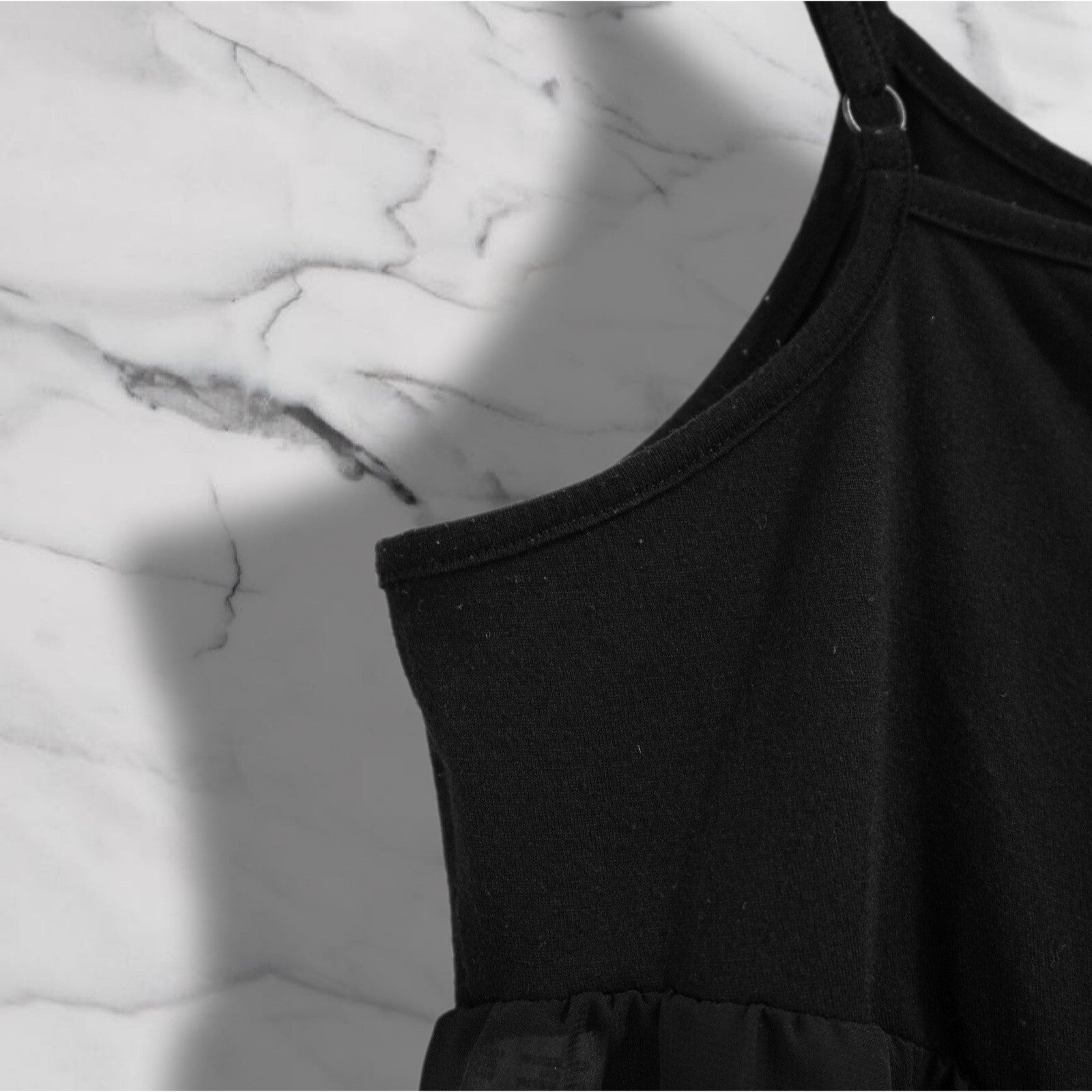 MOUSSY Half Sheer Ruffled Black Cami w/Adjustable Straps sz „FREE” / One Size