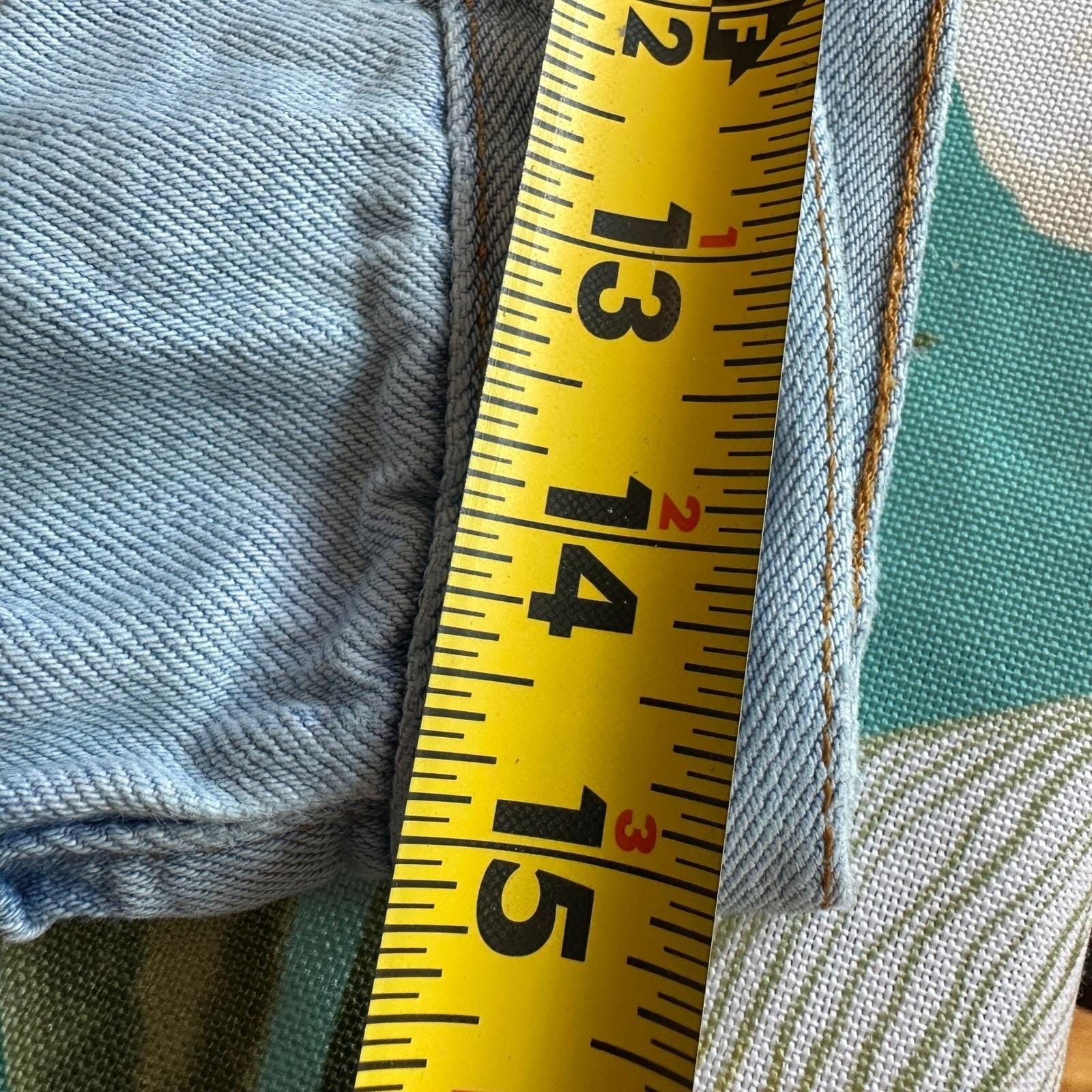 VTG Levis Jeans 577 Womens 10 Light Blue Loose Fit Shamrock Logo’s