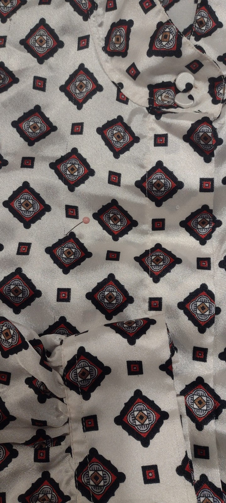 VTG JH COLLECTIBLES White Blouse 8 GUC Black Red Diamond Foulard Long Sleeve