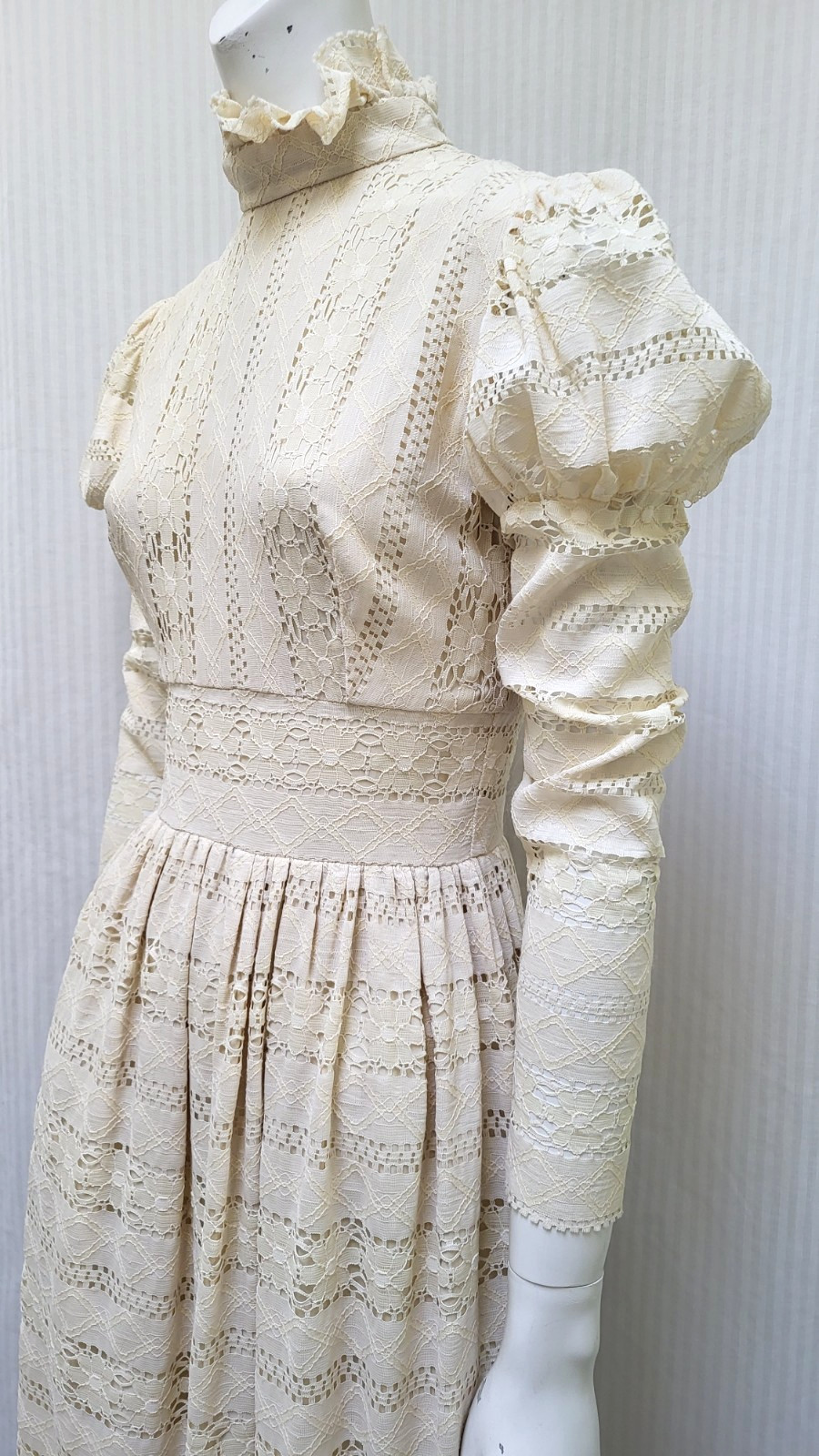 Vintage JOY STEVENS Cream Lace Cottagecore Victorian Style Dress – Size XS – EUC