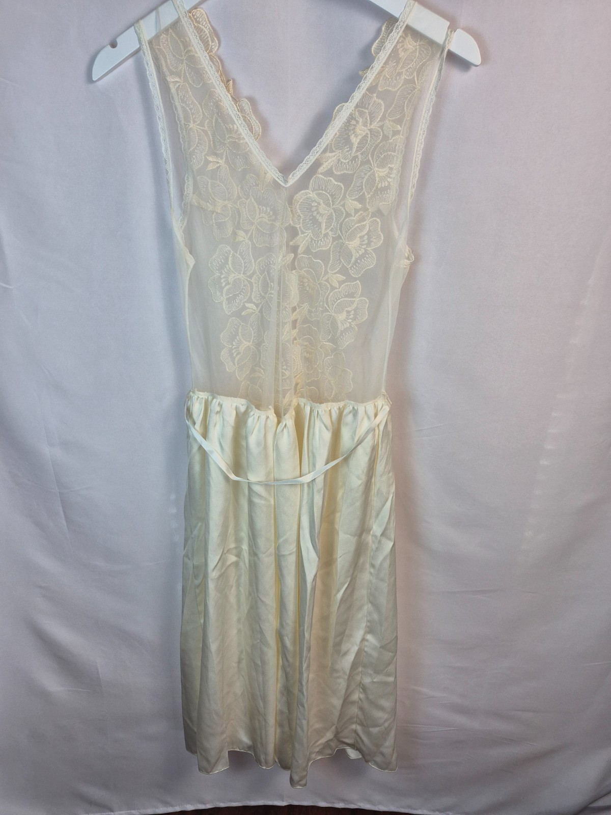 VTG Sabrina ivory/cream nightgown lace size L romantic sexy