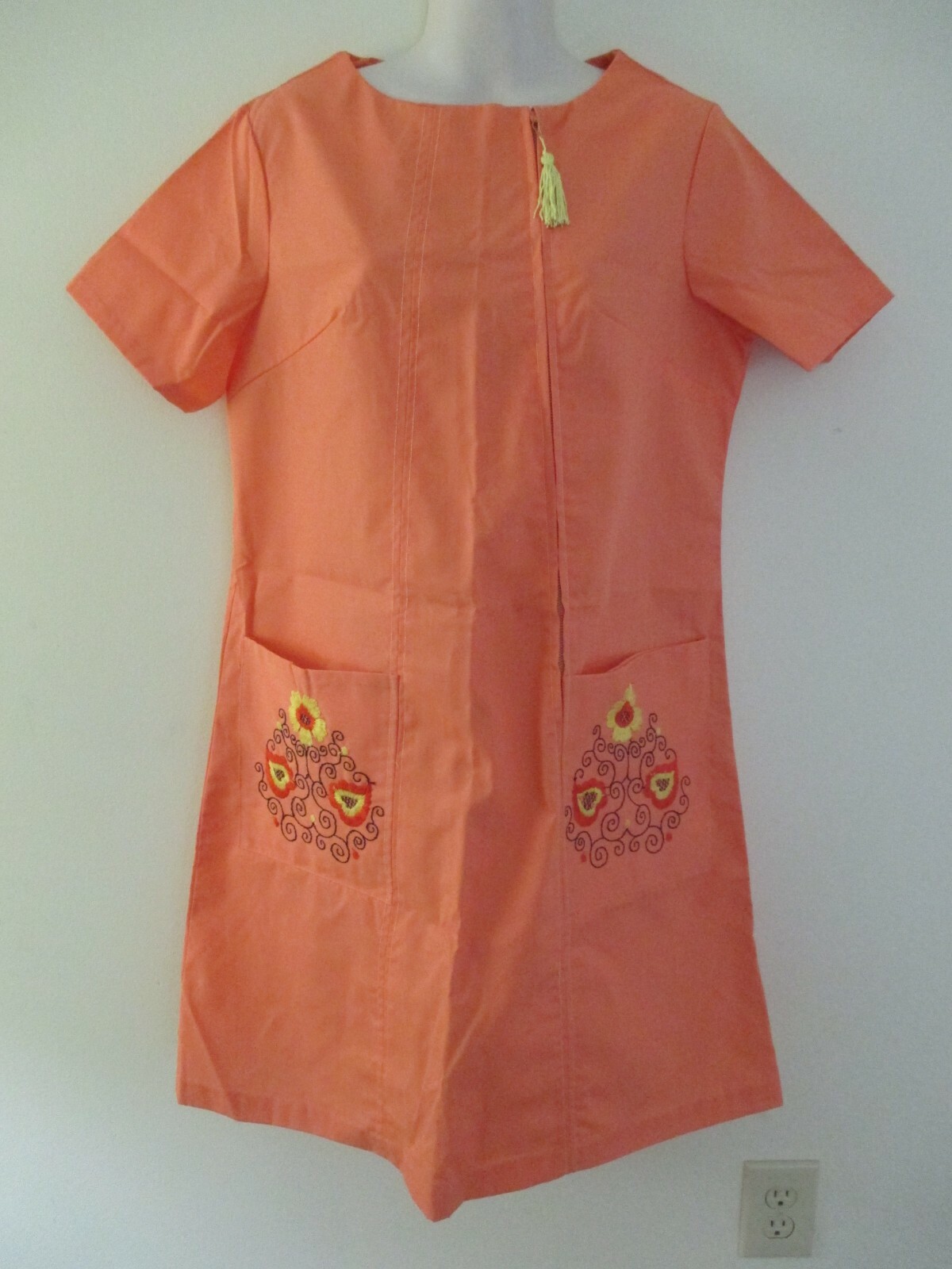 VINTAGE ORANGE HOUSE DRESS ZIP FRONT ORANGE EMBROIDERED POCKETS SZ 14 UNION MADE