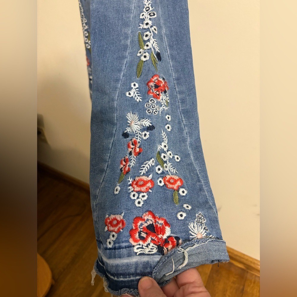Y2K Style Women’s SZ 30 Embroidered Flared Blue Jeans Floral Flower multi color