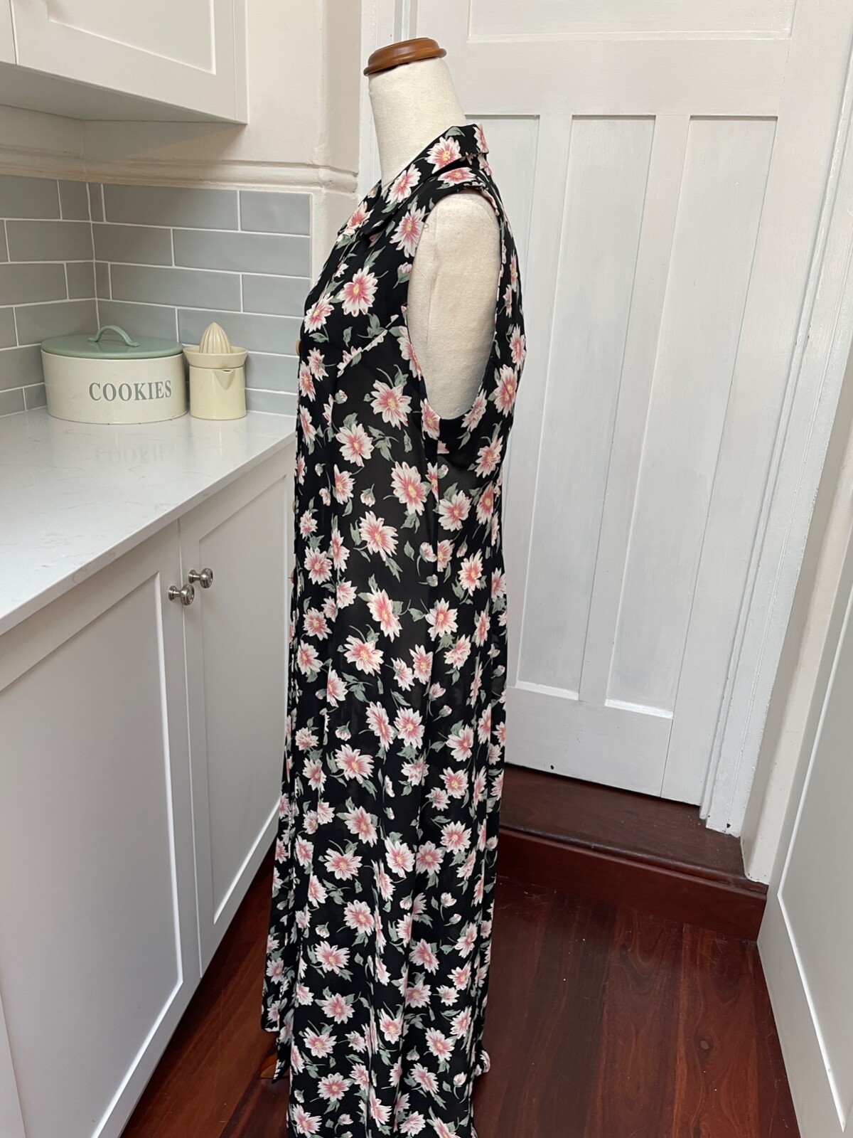 Vintage Positive Influence Floral Dress S14 Button Closure Feature Back