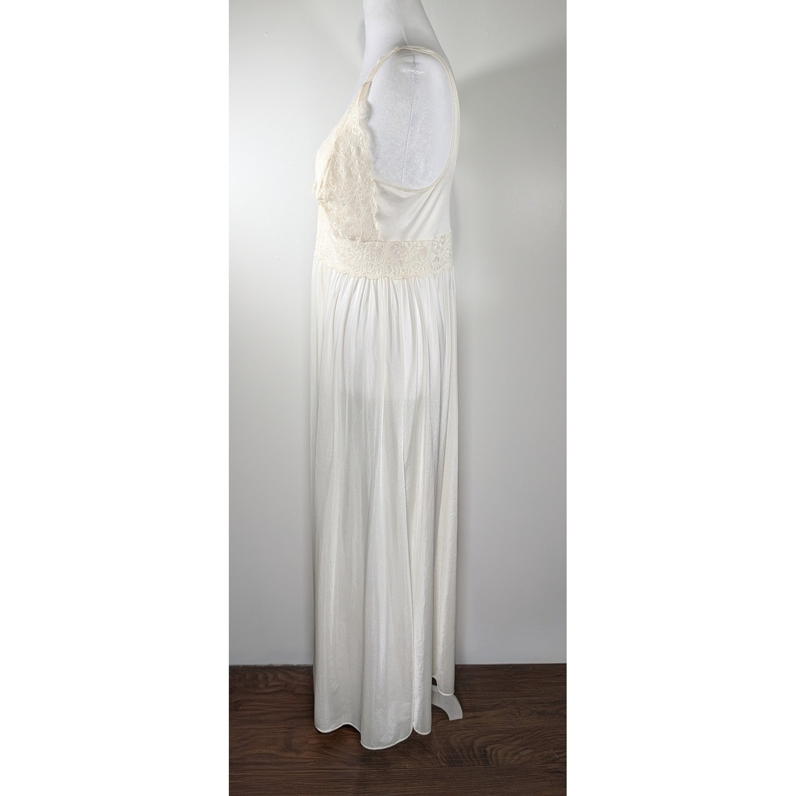 Vintage Shadowline Ivory Nylon Lace Full Length Nightgown Sleeveless Maxi Gown M