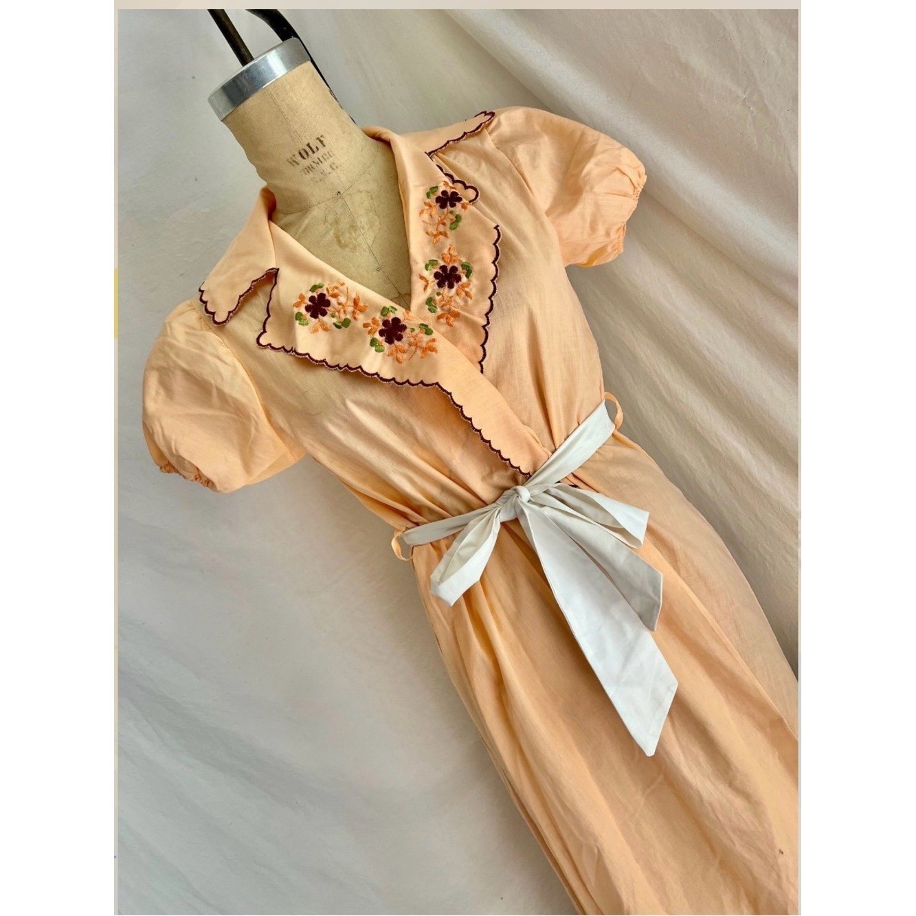 Seats 1970’s peach cotton embroidered robe duster wrap dress small