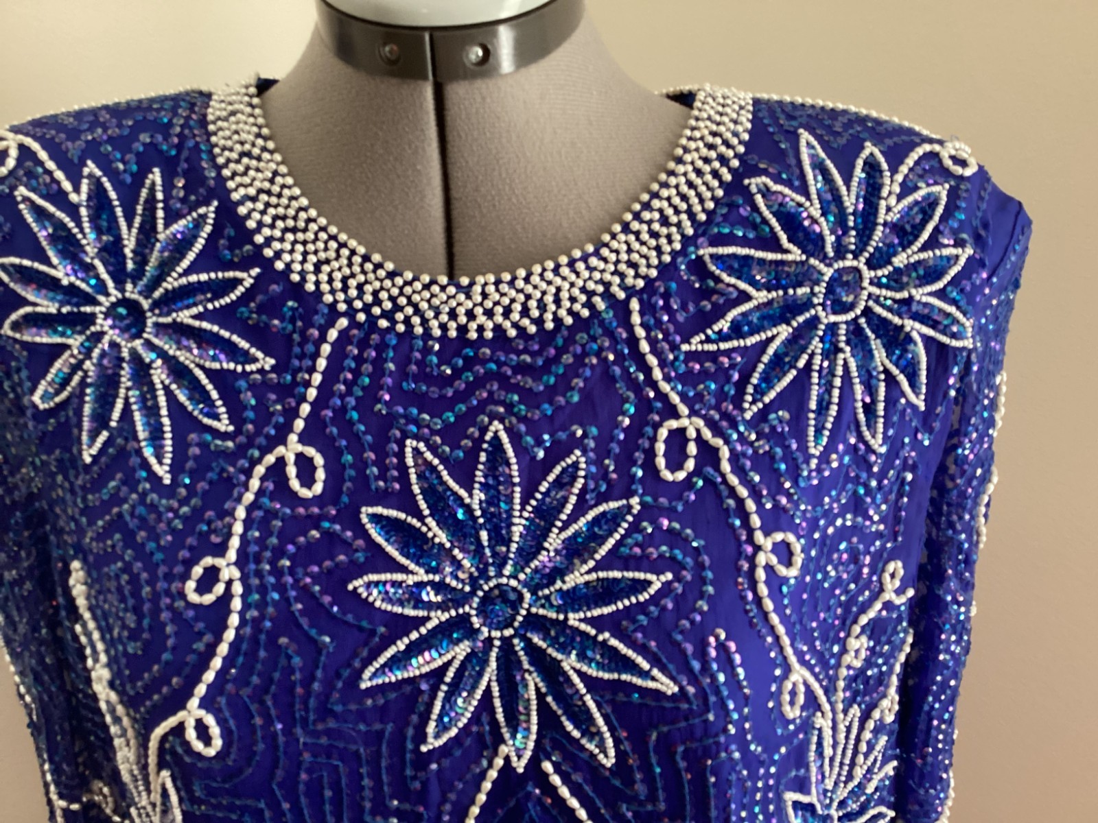 VTG Avalon sequin beaded long sleeve top blue white floral lined silk Large