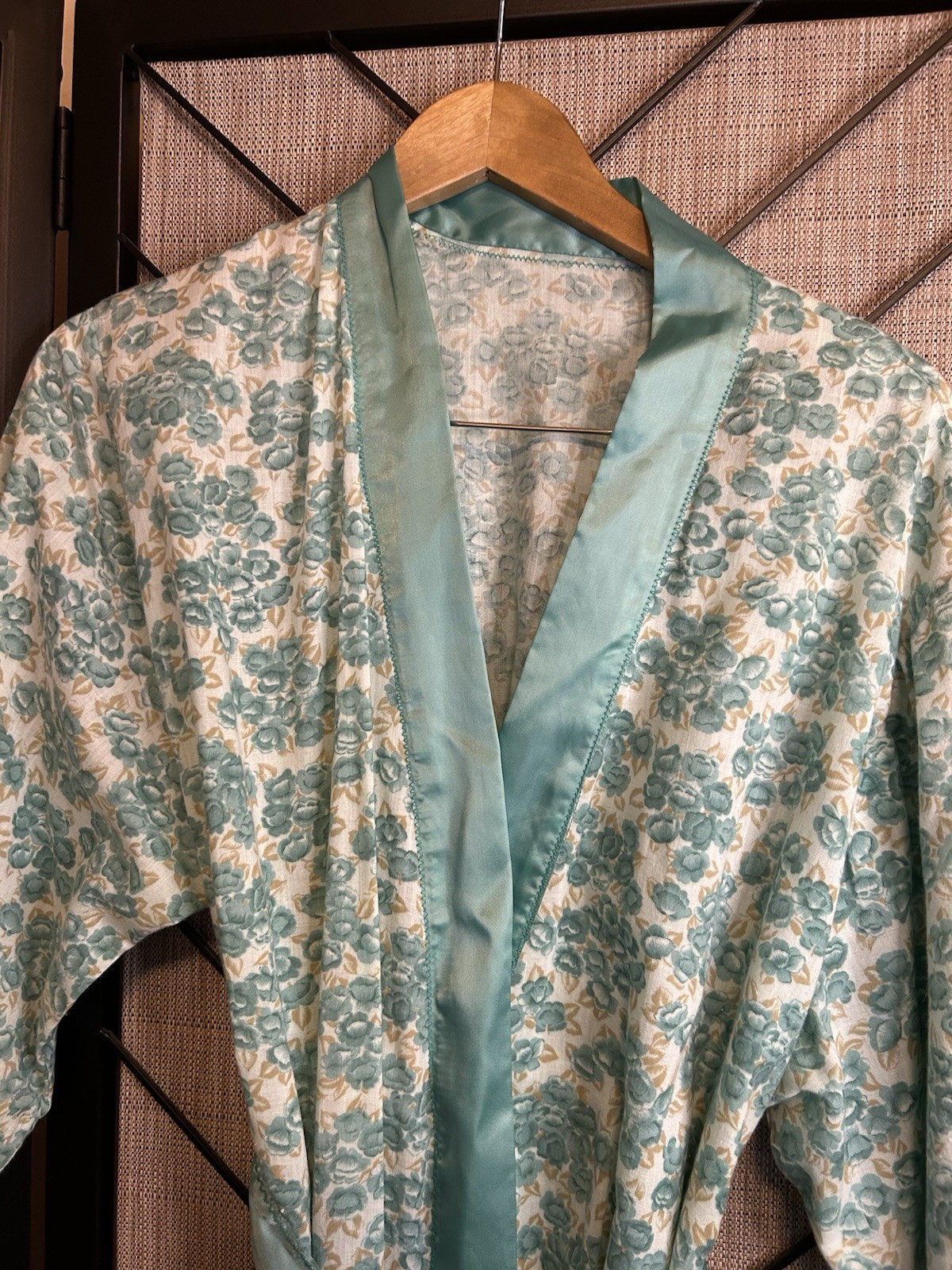 1960’s Vintage Handmade Robe With Matching Belt Beige And Seafoam Green-M