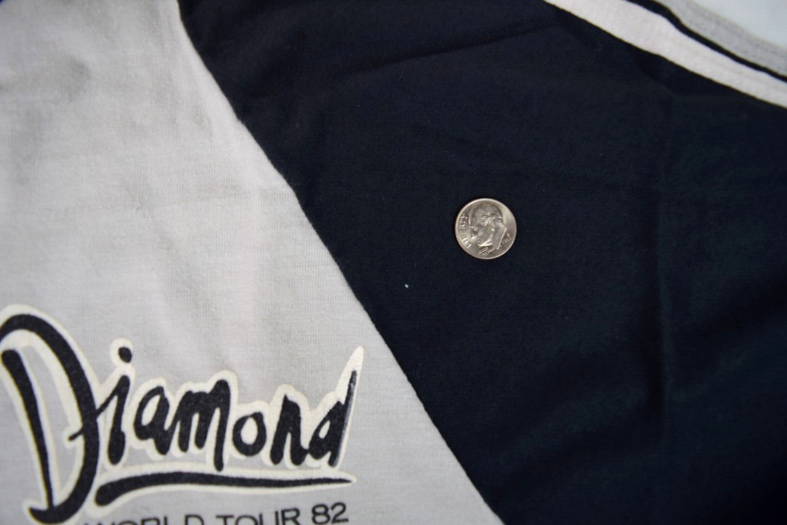Vintage T-Shirt Neil Diamond Size S 1982 World Tour 2 Tone Raglan Single Stitch