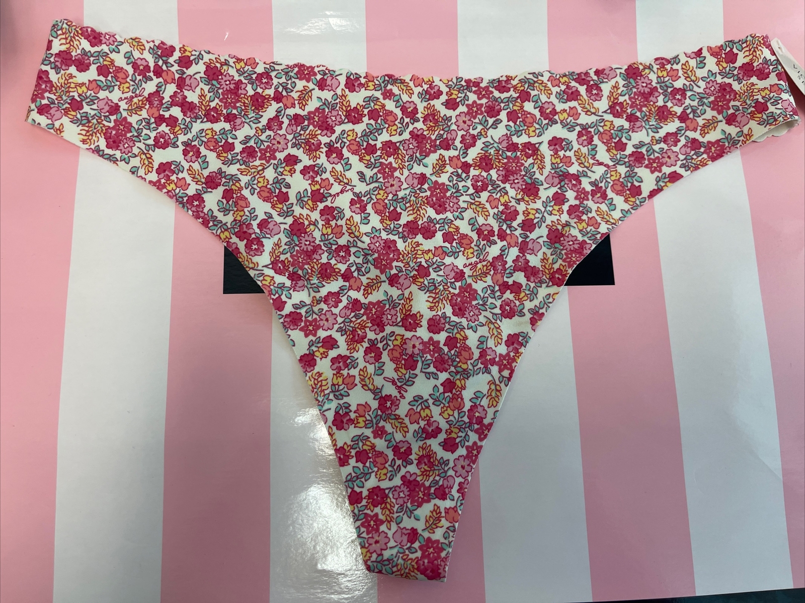 NWT VTG 2007 Victoria’s Secret ANGELS SMOOTH THONG , FLORAL – Large (CLOSE-OUT)