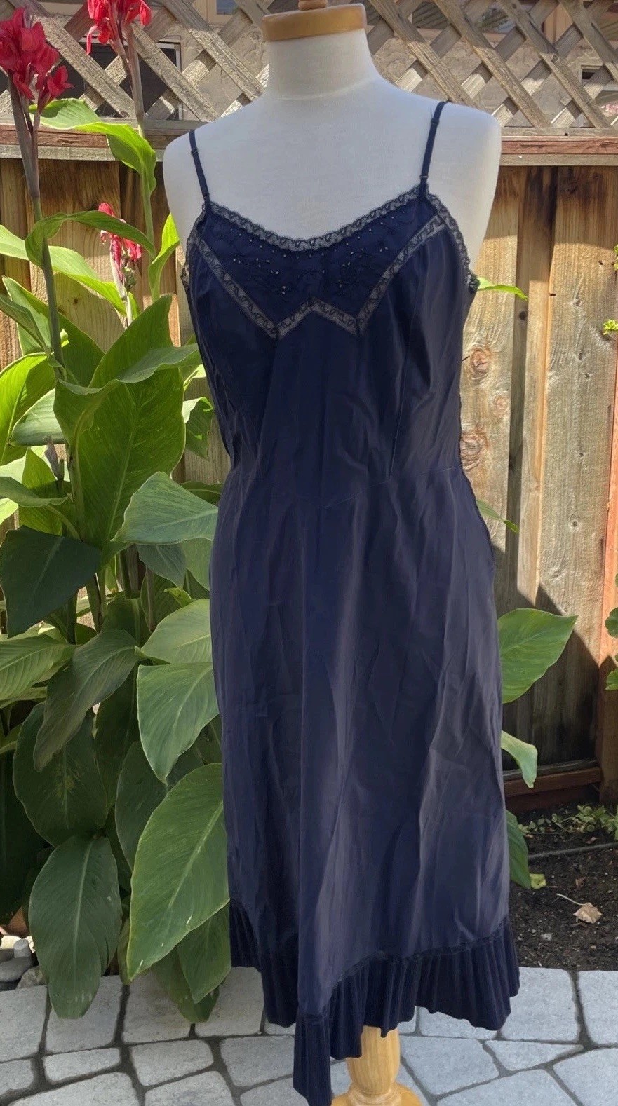 VTG 50’s BARBIZON Endear Tafredda Full Slip Dress Sz S-M Navy Blue Pleat Hem Zip
