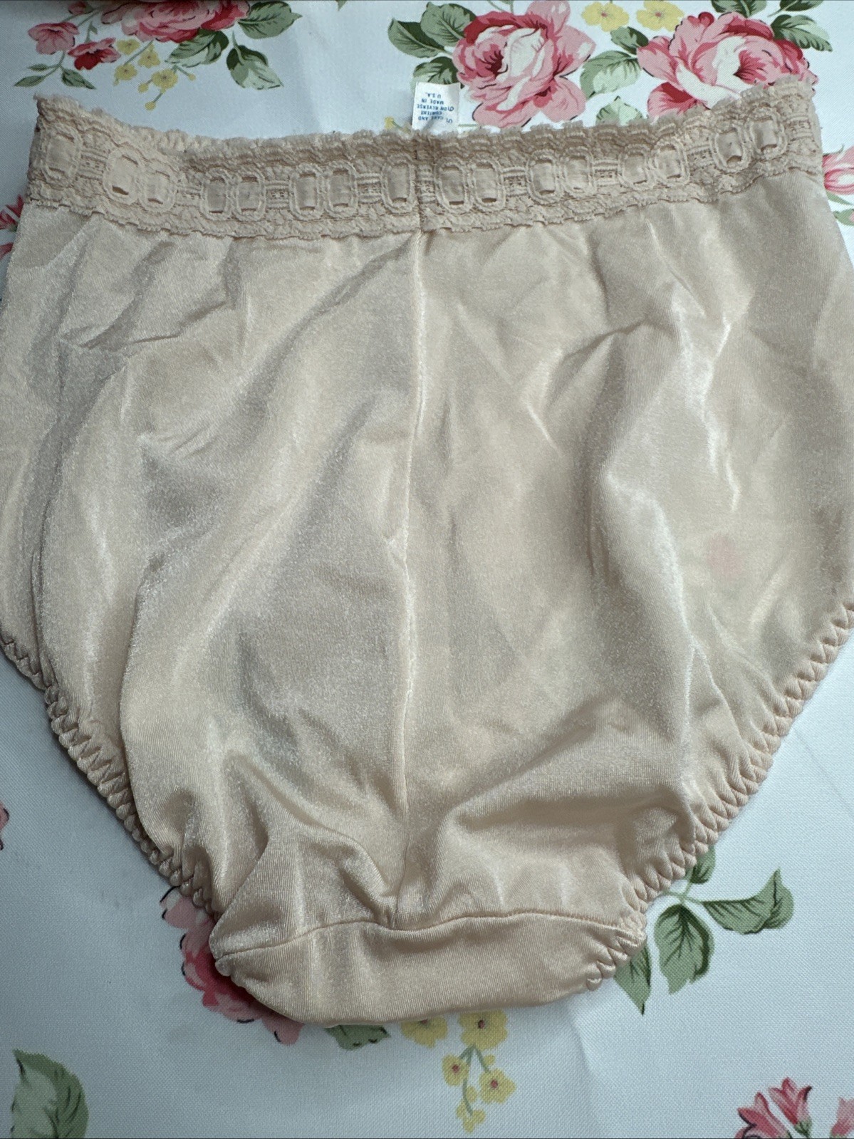 Vtg Panties OLGA Second Skin High cut Leg Secret Hug Waist Medium 40019 Nylon