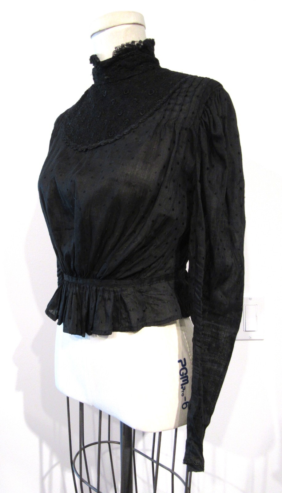 ANTIQUE EARLY 1900S 1905 BUST-39″ SWISS DOT LACE BLACK BLOUSE SHIRT STRONG F38