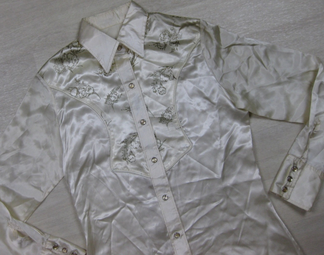 Vintage 70s Wrangler Shirt Womens (30) Satin Pearl Snap Western Cowgirl Floral