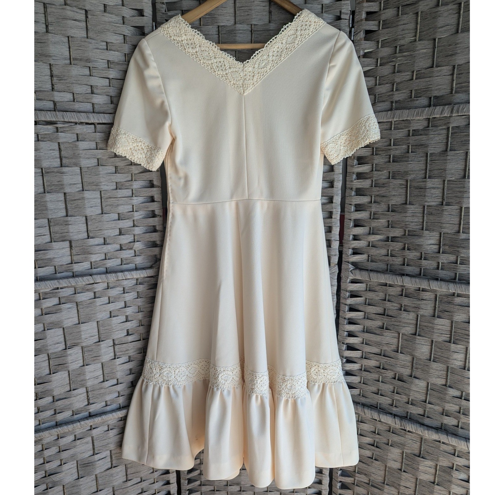 Vtg Cream Crochet Lace Trim Fit & Flare Ruffle Hem Dress V-Neck Coquette Bridal