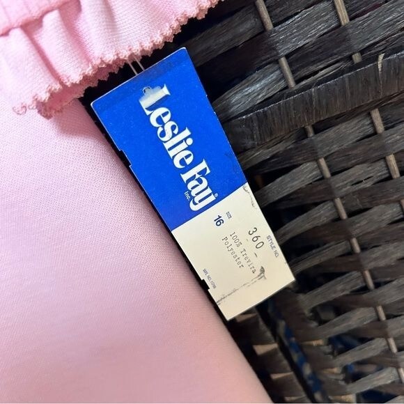 Leslie Fay Vintage Deadstock 70s Dress size 12/16 in light pink ribbed Polyester