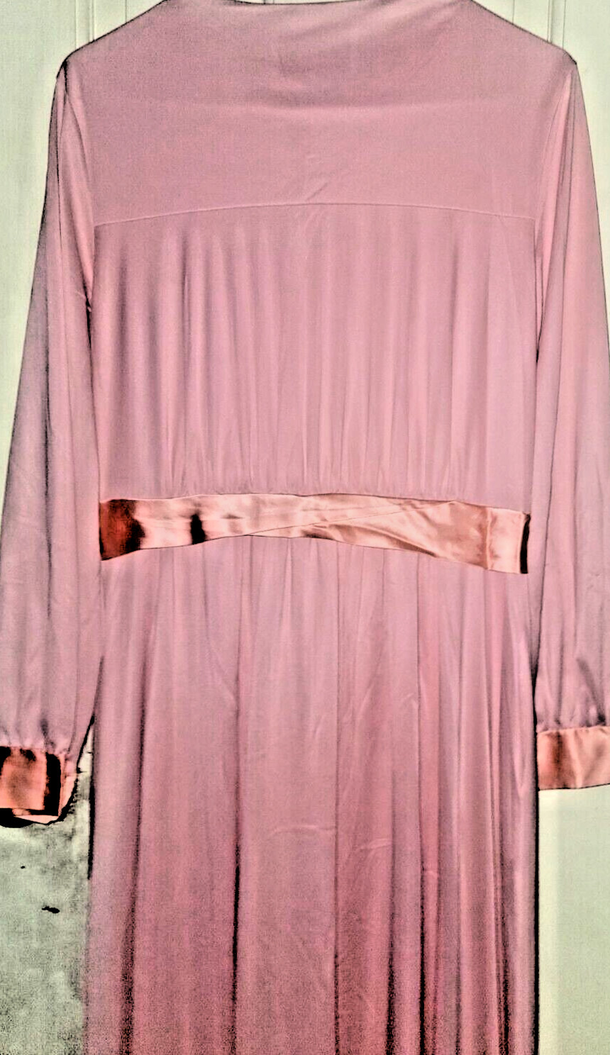 VTG LOUNGEWEAR BY ARTEMIS GOSSARD NIGHTGOWN CORAL WITH SATIN TRIM