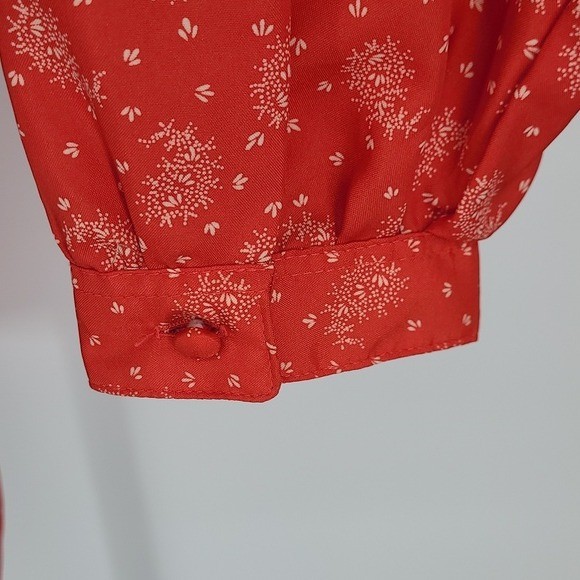 Vintage 70s Panther Red Blouse w/ White Paisley Print sz. 13/14 L.